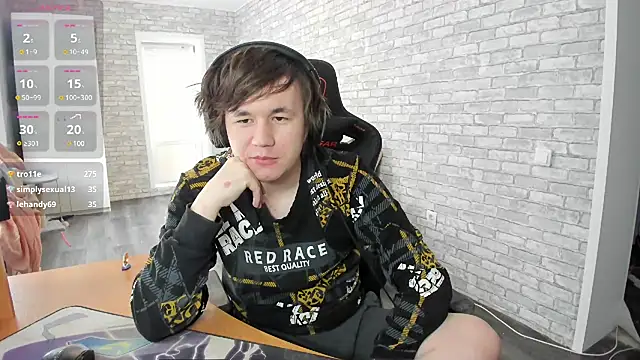 iliaskrislove online show from March 17, 2025, 8:51 am