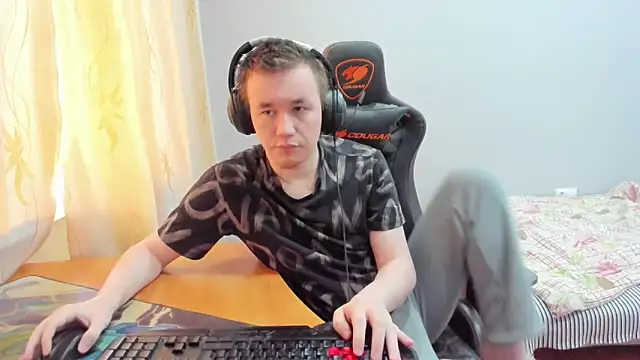 iliaskrislove online show from November 21, 2025, 7:29 am