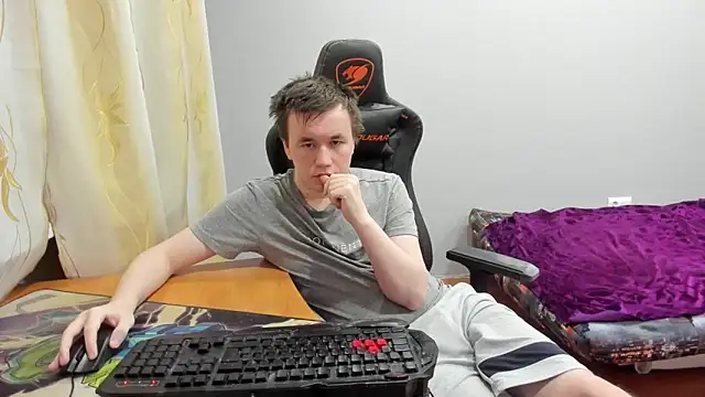 iliaskrislove online show from December 15, 2025, 1:54 am