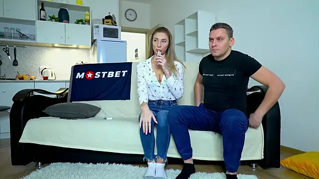 littlesweettifany online show from December 22, 2024, 9:22 am