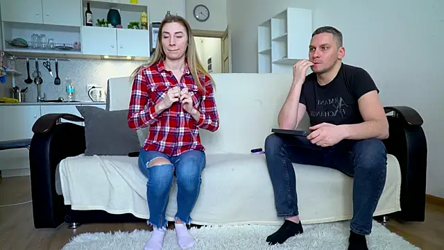 littlesweettifany online show from March 17, 2025, 12:46 pm