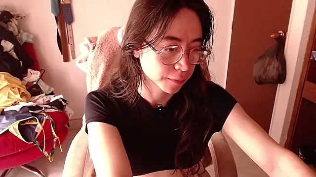 Snapshot of emily_pearl_ chatting on October 27, 2025, 4:00 pm emily pearl online show from October 27, 2025, 4:00 pm