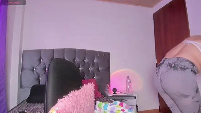 Snapshot of Veeronica_Smith chatting on October 1, 2025, 2:12 pm Veeronica Smith online show from October 1, 2025, 2:12 pm