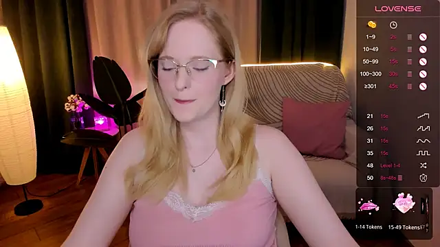 Snapshot of Aemilia_ chatting on September 23, 2025, 8:39 am Aemilia online show from September 23, 2025, 8:39 am