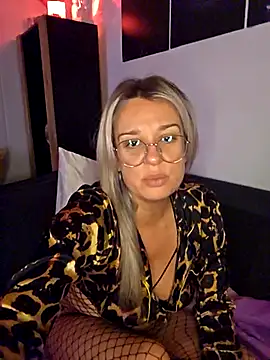 SpicyVicky online show from November 4, 2025, 6:01 am