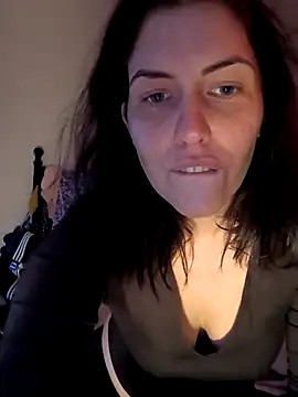 Snapshot of Linalicious chatting on November 7, 2025, 3:12 pm Linalicious online show from November 7, 2025, 3:12 pm