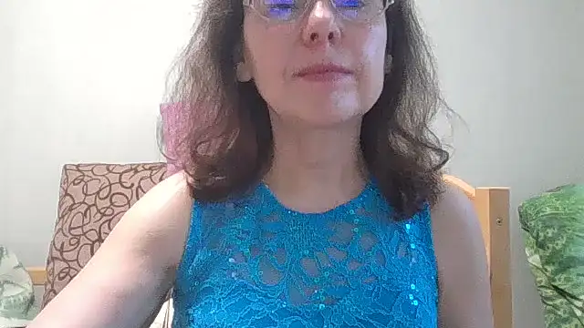 Snapshot of HollyJewel chatting on June 18, 2026, 4:22 pm HollyJewel online show from June 18, 2026, 4:22 pm