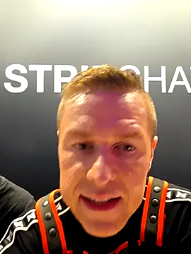 Snapshot of Fuc71 chatting on September 28, 2025, 9:36 am Fuc71 online show from September 28, 2025, 9:36 am