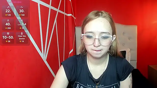Snapshot of Liaroberts1 chatting on December 18, 2024, 12:07 pm Liaroberts1 online show from December 18, 2024, 12:07 pm