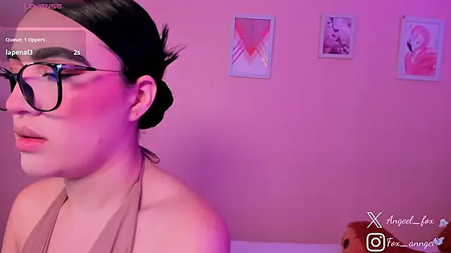 Snapshot of angeel_fox chatting on February 19, 2026, 2:51 am angeel fox online show from February 19, 2026, 2:51 am