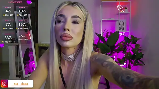 ArianaArianna online show from May 19, 2026, 6:25 pm