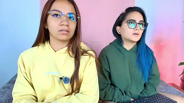 Snapshot of Jules_n_Gia chatting on September 30, 2025, 10:26 pm Jules n Gia online show from September 30, 2025, 10:26 pm