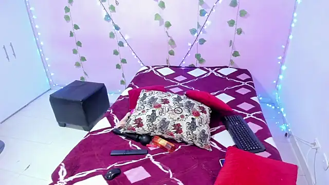 Snapshot of ambersmitx chatting on December 5, 2024, 1:49 pm ambersmitx online show from December 5, 2024, 1:49 pm