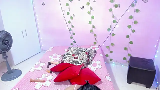 Snapshot of ambersmitx chatting on December 27, 2024, 2:22 pm ambersmitx online show from December 27, 2024, 2:22 pm