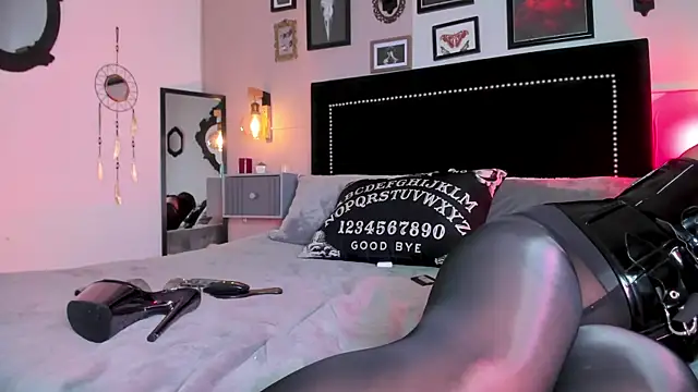 Snapshot of ninaevanss_ chatting on February 4, 2026, 9:31 pm ninaevanss online show from February 4, 2026, 9:31 pm