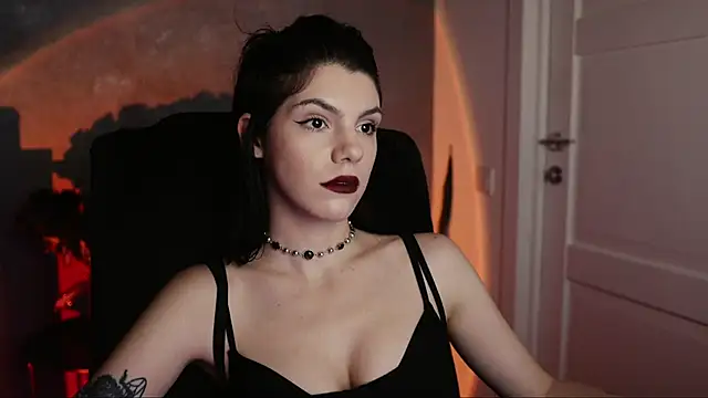 Snapshot of mistress__rochelle chatting on March 6, 2025, 1:05 am mistress rochelle online show from March 6, 2025, 1:05 am