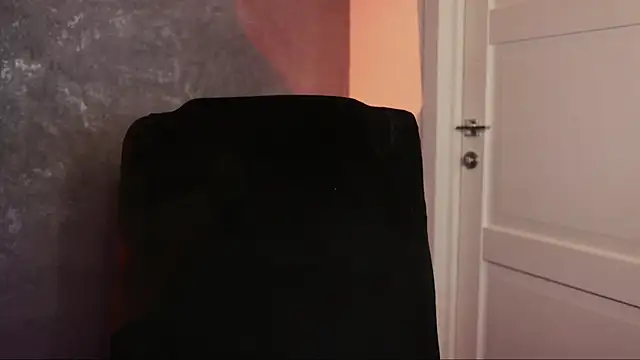 Snapshot of mistress__rochelle chatting on March 15, 2025, 10:11 pm mistress rochelle online show from March 15, 2025, 10:11 pm