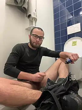 Snapshot of 0maxx00 chatting on January 6, 2025, 10:24 am 0maxx00 online show from January 6, 2025, 10:24 am