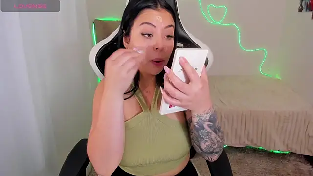 Snapshot of Victoryyy_ chatting on November 12, 2025, 5:35 pm Victoryyy online show from November 12, 2025, 5:35 pm