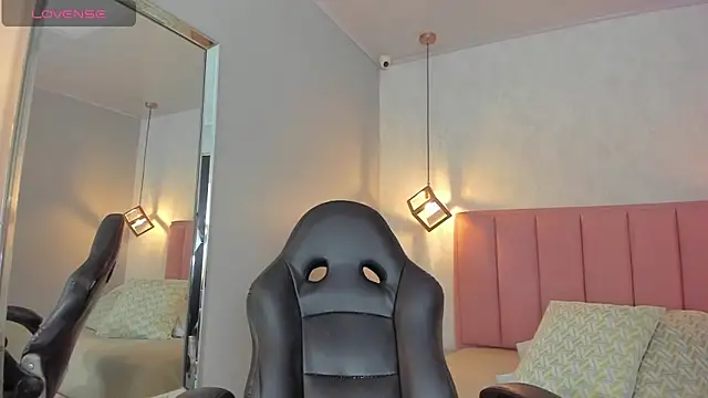 SUNNYCYRUS online show from March 6, 2026, 12:56 pm