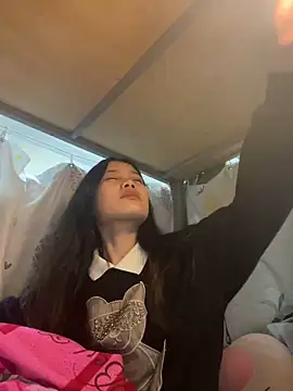 Snapshot of Be-MyMy chatting on February 17, 2025, 1:32 pm Be-MyMy online show from February 17, 2025, 1:32 pm