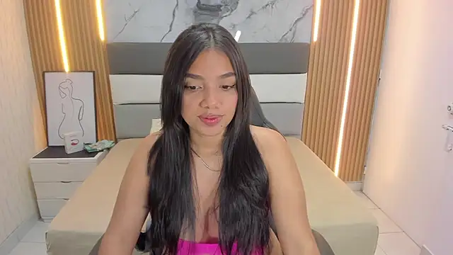 Snapshot of SUZETMONACO chatting on November 5, 2025, 7:25 pm SUZETMONACO online show from November 5, 2025, 7:25 pm