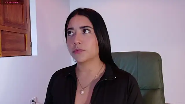 Snapshot of Susy_thomson chatting on October 29, 2025, 12:02 am Susy thomson online show from October 29, 2025, 12:02 am