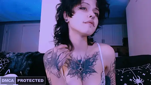 NaughtyLittleFox online show from April 12, 2026, 5:12 am