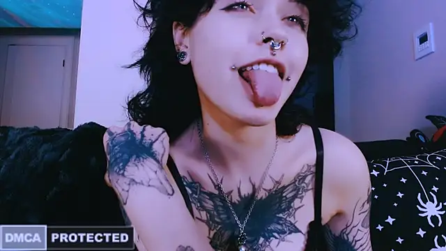 NaughtyLittleFox online show from April 26, 2026, 4:43 am