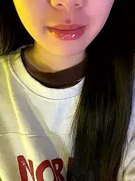 minmin2kk5 online show from January 13, 2026, 2:44 pm