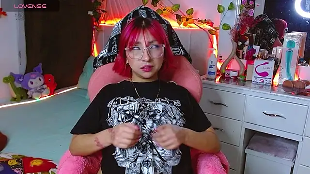 Littlerouse  online show from December 2, 2025, 11:11 pm