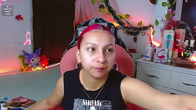 Littlerouse  online show from December 20, 2025, 11:23 pm