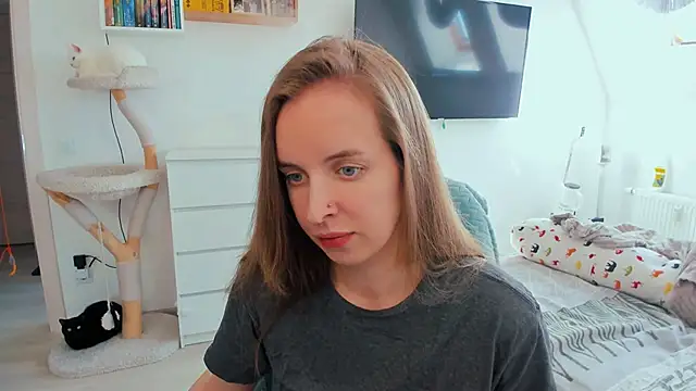 violet blue eyes online show from June 22, 2026, 2:14 pm