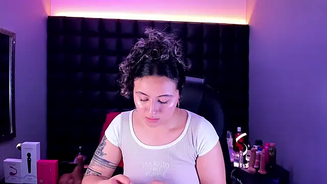 Snapshot of celeste_blue69 chatting on July 19, 2026, 6:39 am celeste blue69 online show from July 19, 2026, 6:39 am