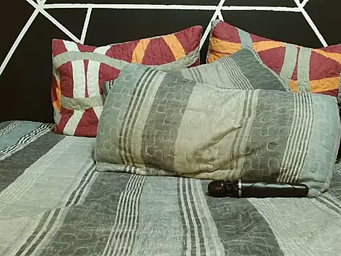 YummyChocolatexx2 online show from March 2, 2025, 4:50 am