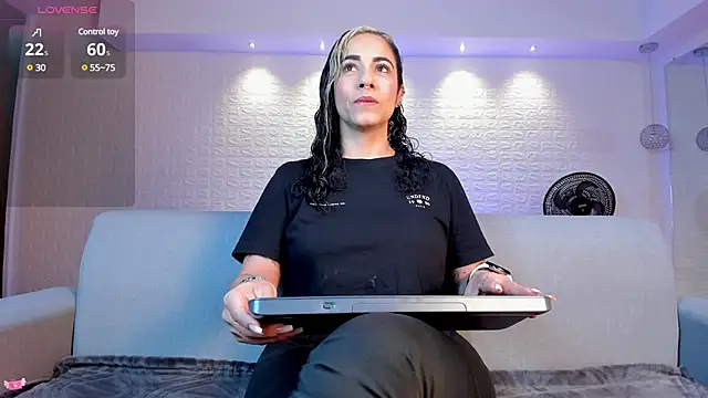 Snapshot of violet_scott chatting on January 27, 2025, 10:49 am violet scott online show from January 27, 2025, 10:49 am