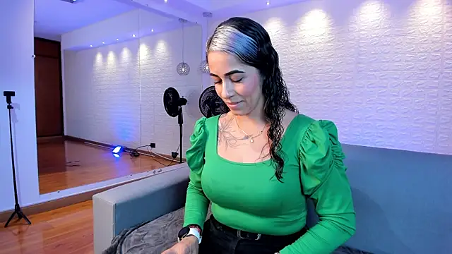 Snapshot of violet_scott chatting on January 30, 2025, 11:01 am violet scott online show from January 30, 2025, 11:01 am