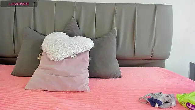 Cherllynn online show from October 11, 2025, 2:48 pm