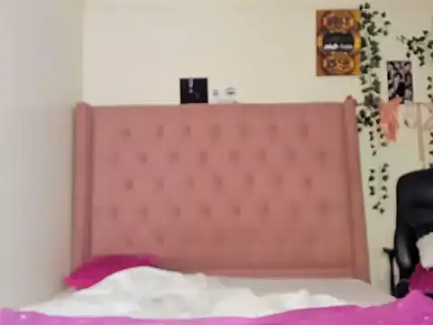 Snapshot of Wendy_smal_- chatting on February 21, 2025, 3:10 pm Wendy smal - online show from February 21, 2025, 3:10 pm