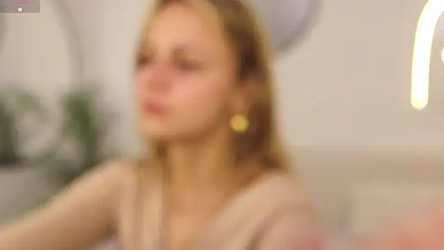 Snapshot of Wendy_D0ll chatting on May 4, 2026, 9:11 pm Wendy D0ll online show from May 4, 2026, 9:11 pm