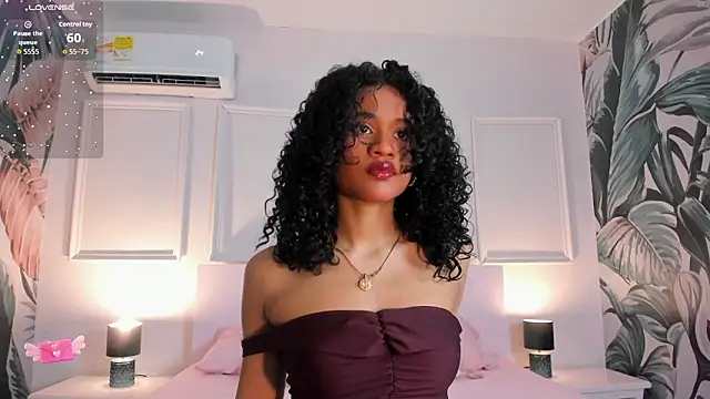 Snapshot of Aprillbrunette chatting on February 5, 2026, 11:37 am Aprillbrunette online show from February 5, 2026, 11:37 am