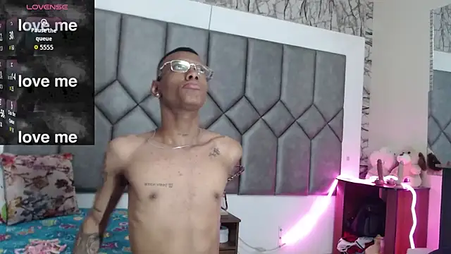 Tiffany Valentine15 online show from December 16, 2025, 2:00 pm