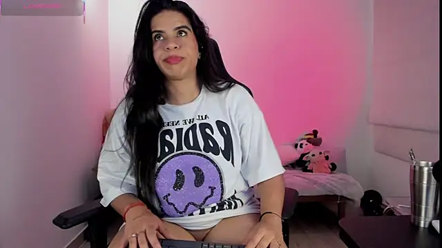 Snapshot of Biancastrongg chatting on October 31, 2025, 2:45 am Biancastrongg online show from October 31, 2025, 2:45 am