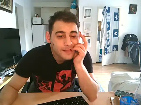 Snapshot of mihaimichael chatting on May 29, 2026, 12:47 pm mihaimichael online show from May 29, 2026, 12:47 pm