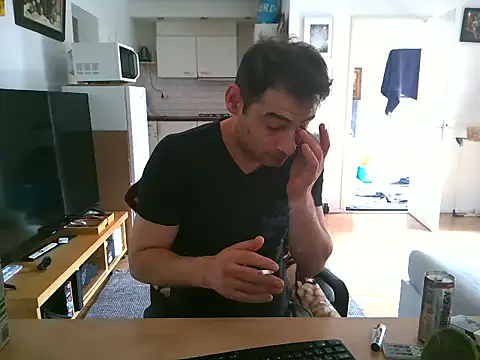 Snapshot of mihaimichael chatting on June 8, 2026, 8:04 am mihaimichael online show from June 8, 2026, 8:04 am