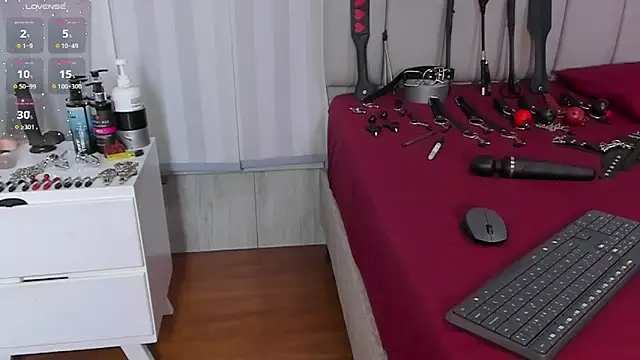 mileyerikson online show from May 26, 2026, 3:24 am