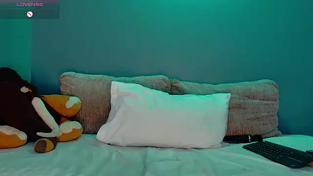 Snapshot of LauraEvanns chatting on September 25, 2025, 6:06 am LauraEvanns online show from September 25, 2025, 6:06 am