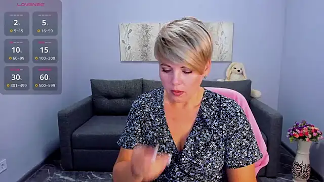 Snapshot of Julia_Wilsone chatting on October 1, 2025, 5:46 am Julia Wilsone online show from October 1, 2025, 5:46 am