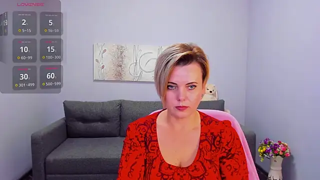 Julia Wilsone online show from November 6, 2025, 6:47 am