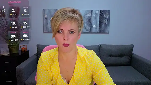 Snapshot of Julia_Wilsone chatting on November 15, 2025, 6:44 am Julia Wilsone online show from November 15, 2025, 6:44 am